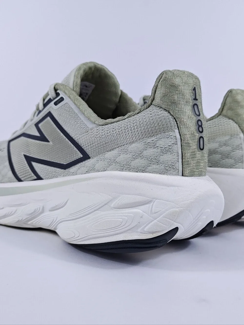 New Balance 1080v14 Womens 9 Wide Max Cushion Road Running Shoes Green White